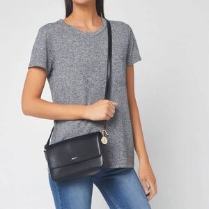 DKNY Women's Bryant Medium Flap Cross Body Bag - Sutton - Black